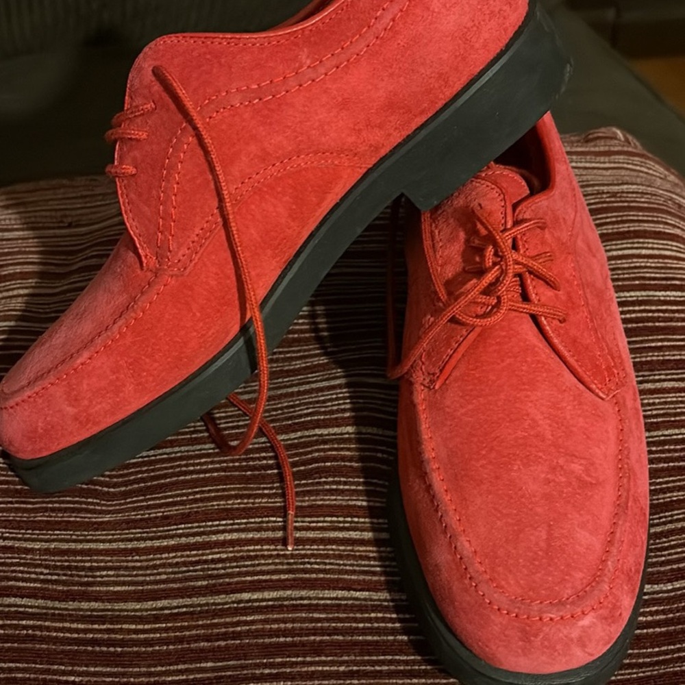 Boys red Hush Puppies size 4.5 $20 - Picture 3 of 7